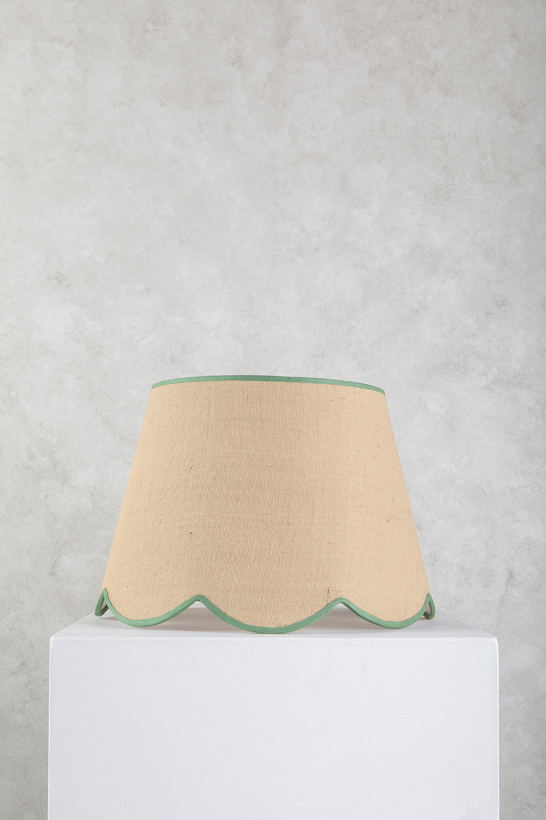 35cm scalloped straight empire lampshade in jute - Green