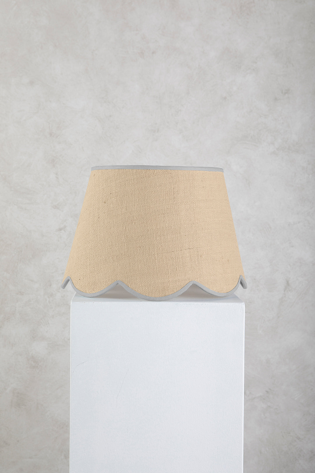 45cm scalloped straight empire lampshade in jute - Grey
