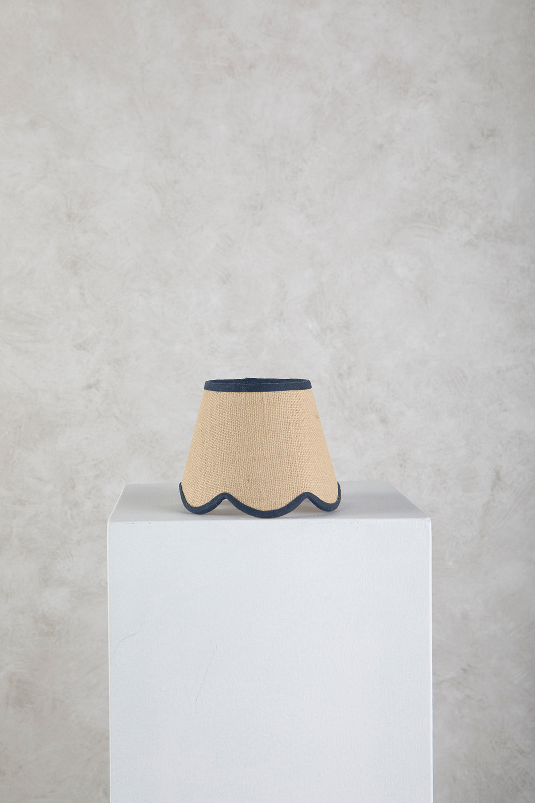 16cm scalloped empire lampshade in jute - Navy blue