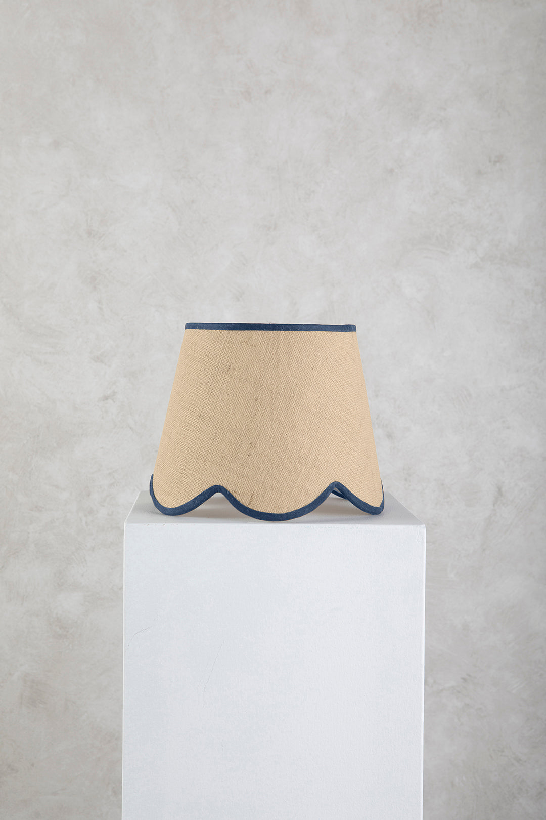 25cm scalloped straight empire lampshade in jute - Navy blue