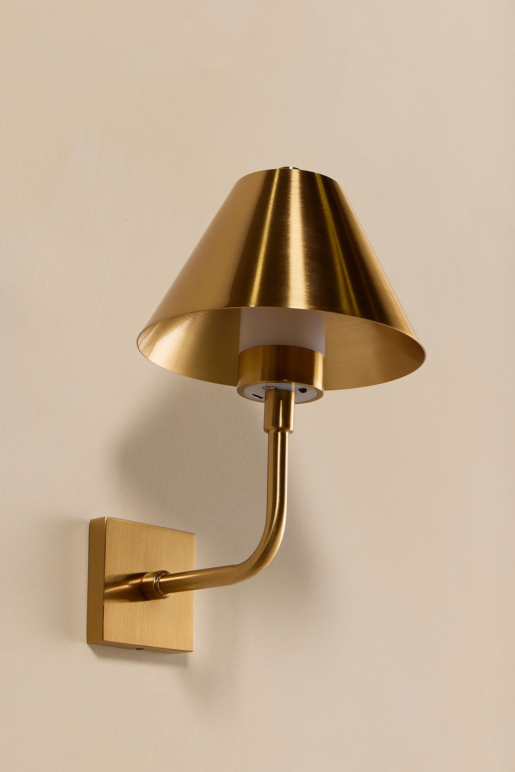 Duruga Rechargeable Wall Light in Brass