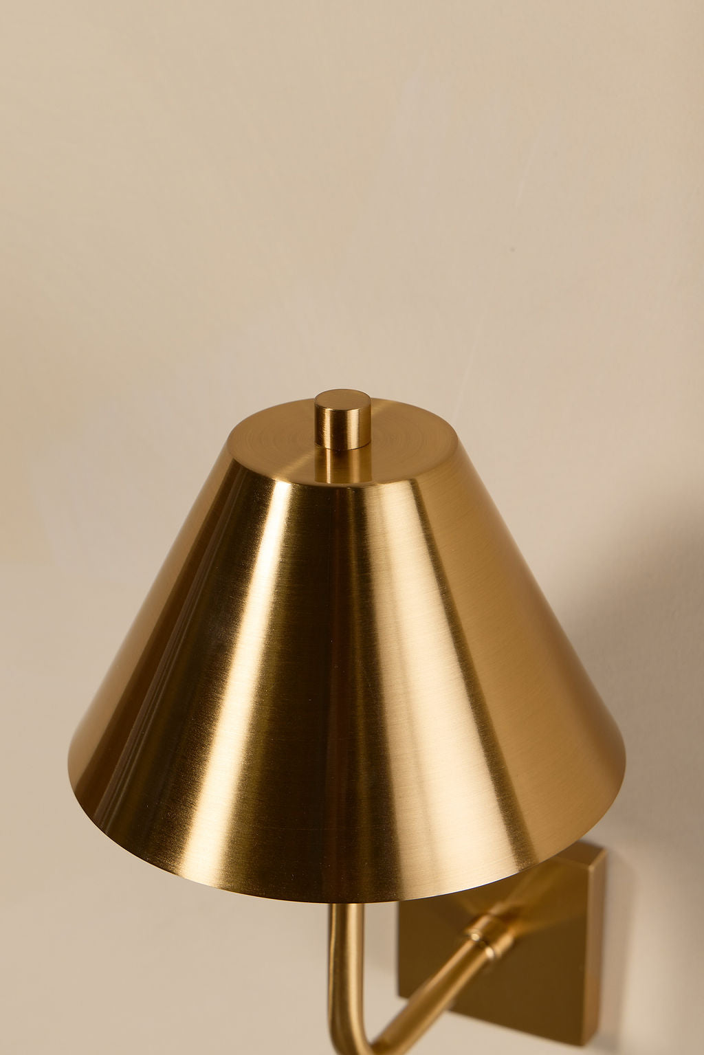 Duruga Rechargeable Wall Light in Brass